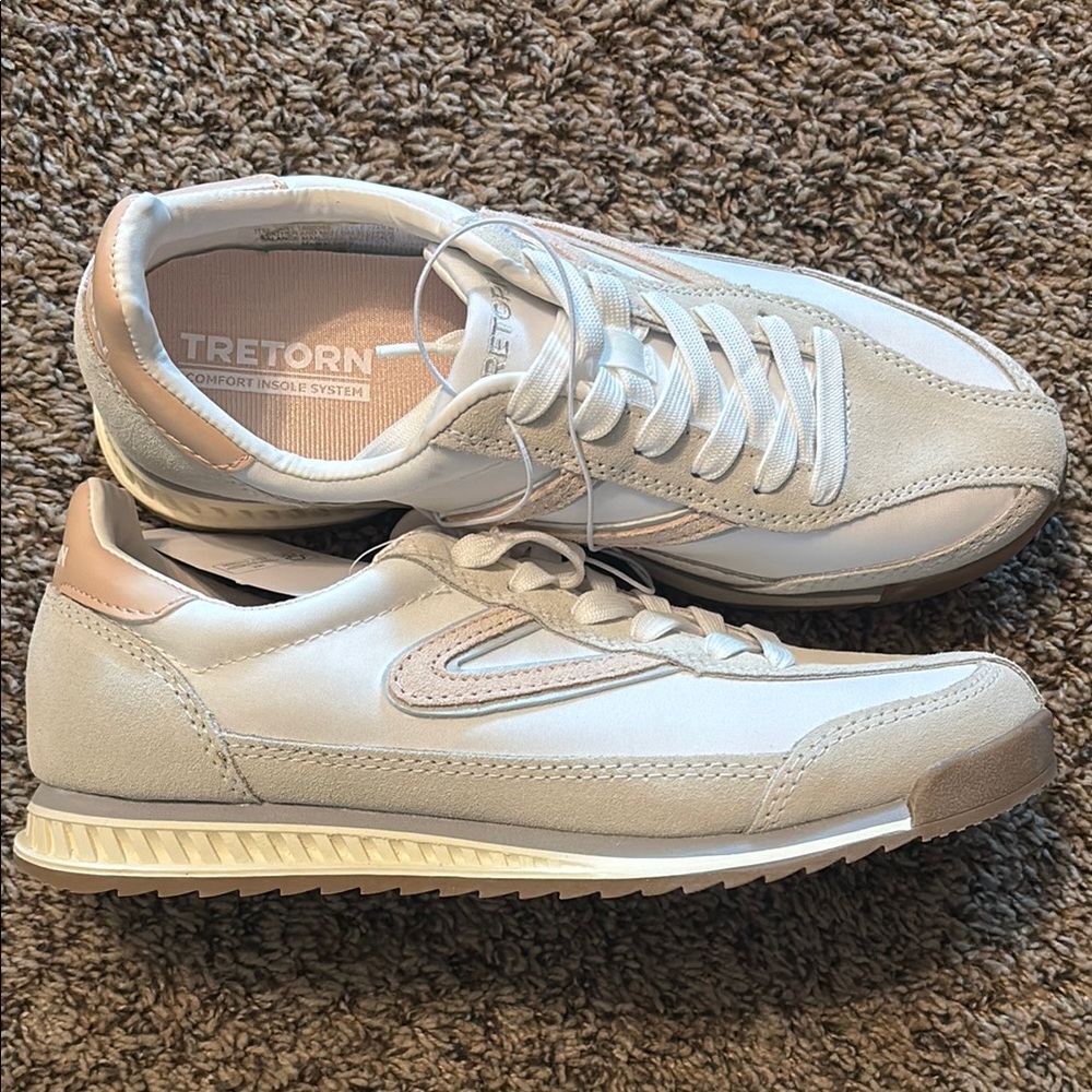 Tretorn Women's Hailey White and Light Pink Retro Runner Sneakers size 7